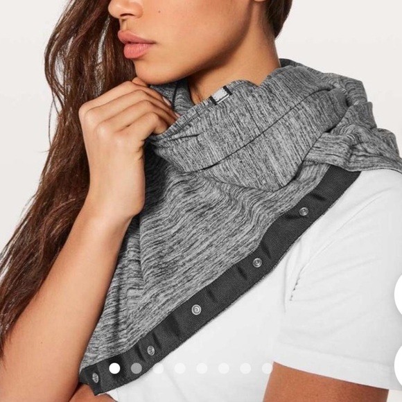 lululemon athletica Accessories - Lululemon Vinyasa Scarf in Black Herringbone